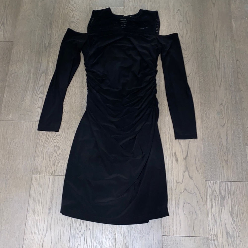 Off-the-Shoulder Midi Dress. US S. Black.
